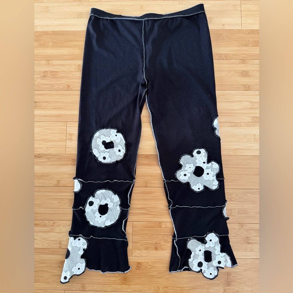 Carrie Me Couture Montreal Black Pants Vintage Cropped Medium Floral